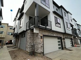 2004 S Holly St UNIT 4, Denver, CO 80222