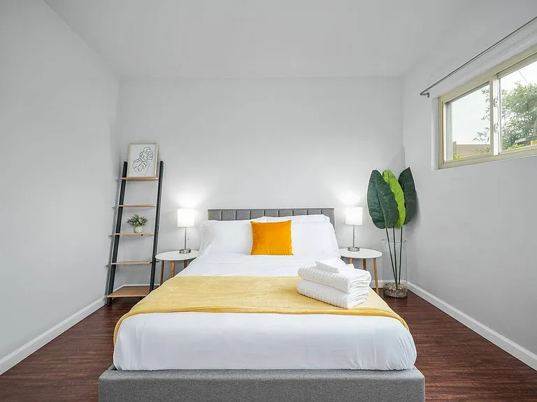 728 Stepney Pl — Photo 3