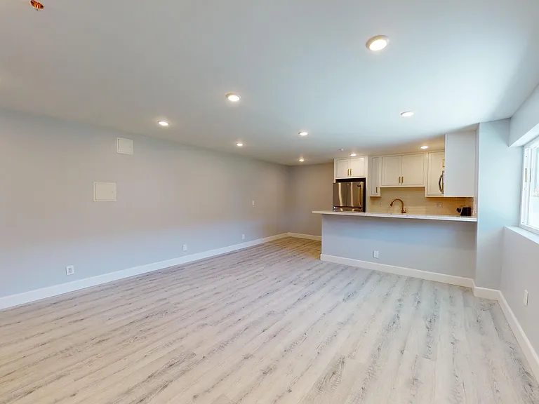 730 S Serrano Ave — Photo 49