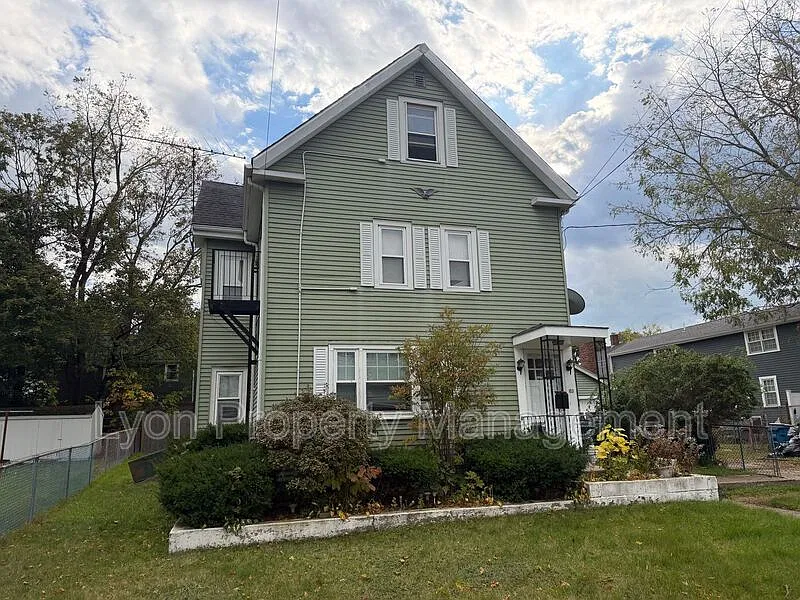 1 bed, 1.0 bath, 800 sqft, $1,800 — Photo 1