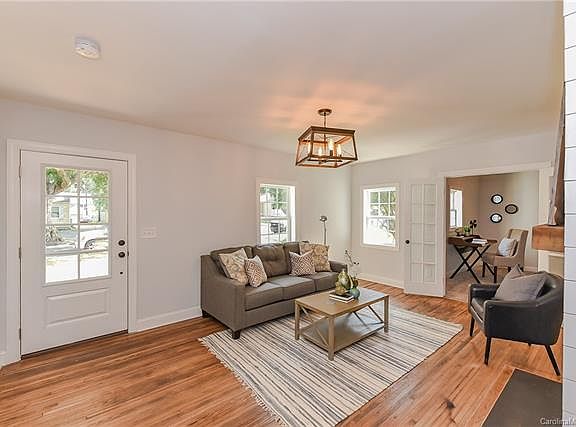 4th image of 1120 Leigh Ave