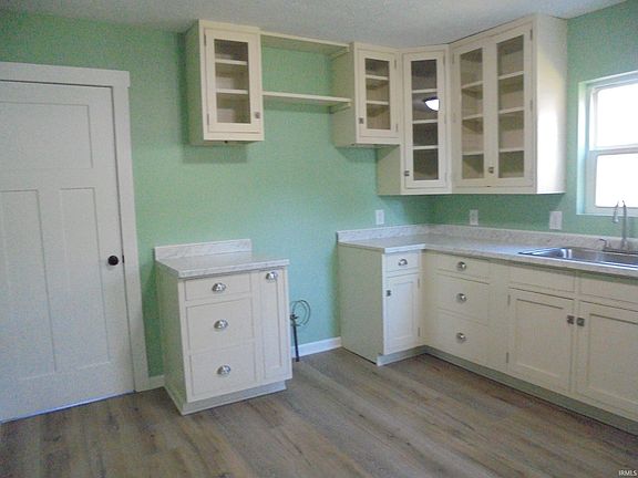 5th image of 205 E High St