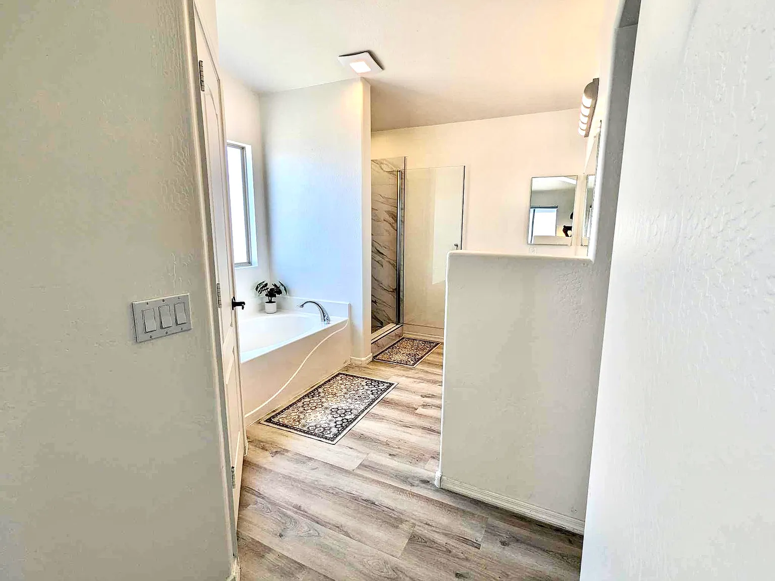 1 bed, 3300 sqft, $1,000 — Photo 4