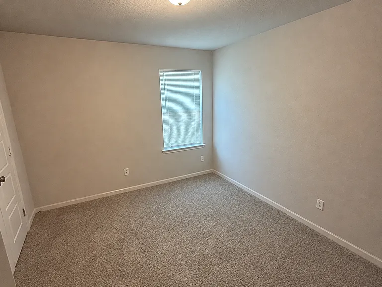 125 University Ave — Photo 10