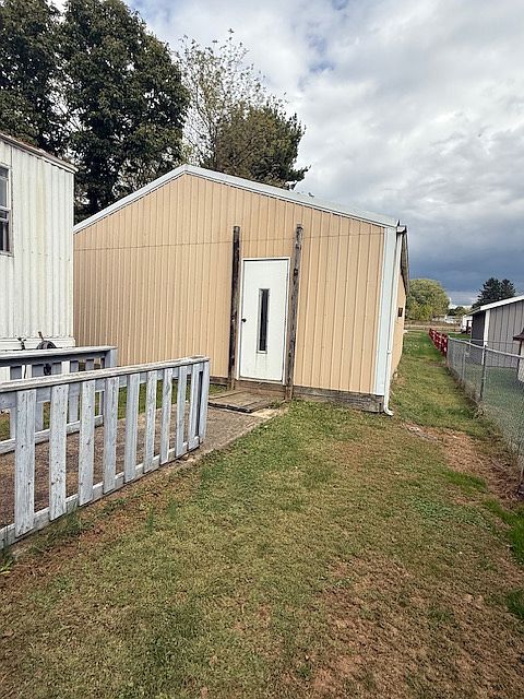 2nd image of 728 Pearl Dr