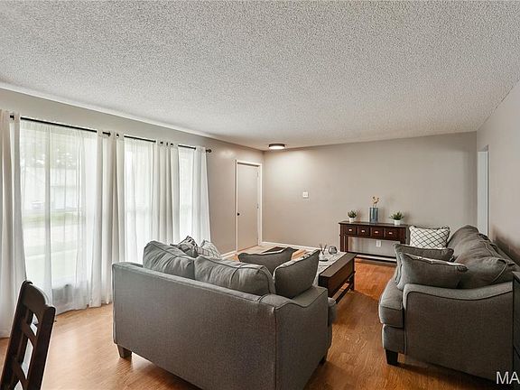 3rd image of 722 Watersedge Dr