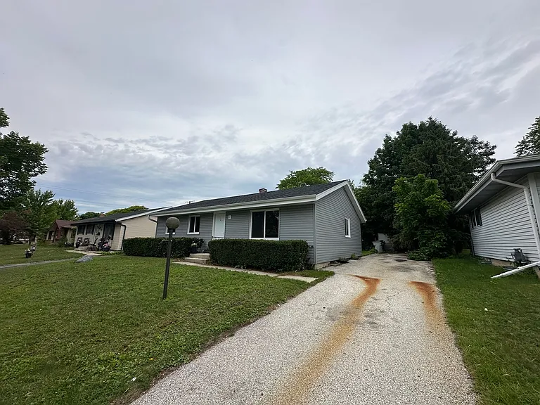 6656 W Brentwood Ave — Photo 2