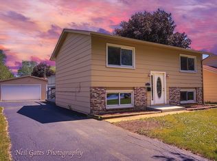 3521 Winhaven Dr, Waukegan, IL 60087