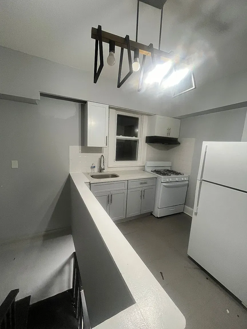 4 bed, 1200 sqft, $2,394 — Photo 2