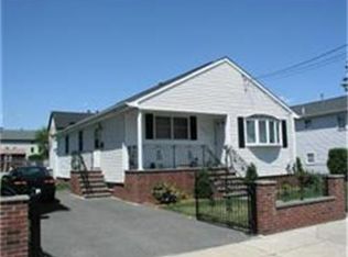 902 Dwelly St, Fall River, MA 02724
