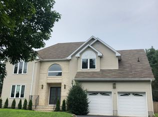10 Old Queens Ct, Eatontown, NJ 07724