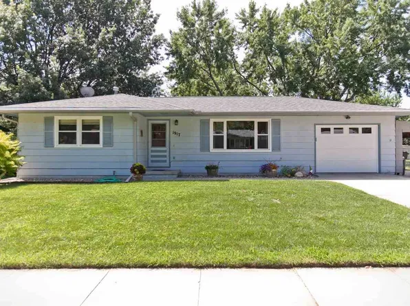 1917 California Ave, Iowa City, IA 52240