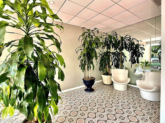 5th image of 1020 Meridian Ave APT 612