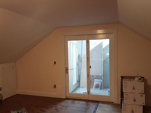 Entry/living room area