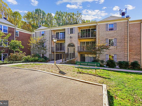 2nd image of 882 College Pkwy APT 301