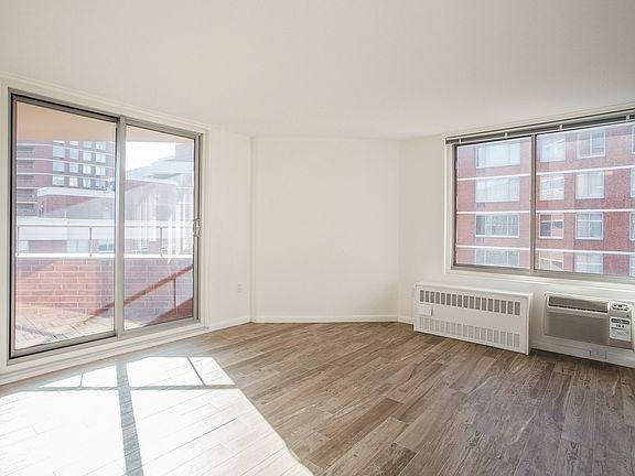 4th image of 520 2nd Ave #12E*