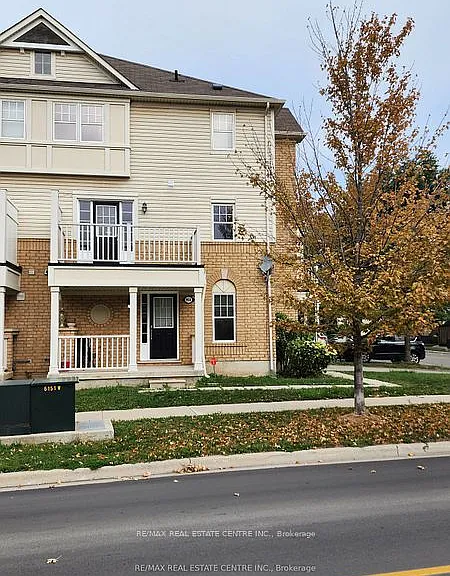 950 Burgess Gdns — Photo 3