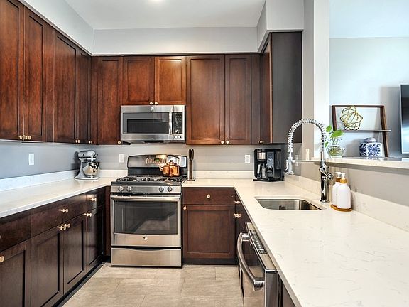 4th image of 70 Endicott St #406