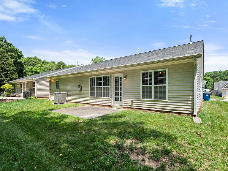 1908 Longburn Dr — Photo 32