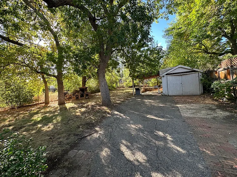 534 Dewey Ave — Photo 14