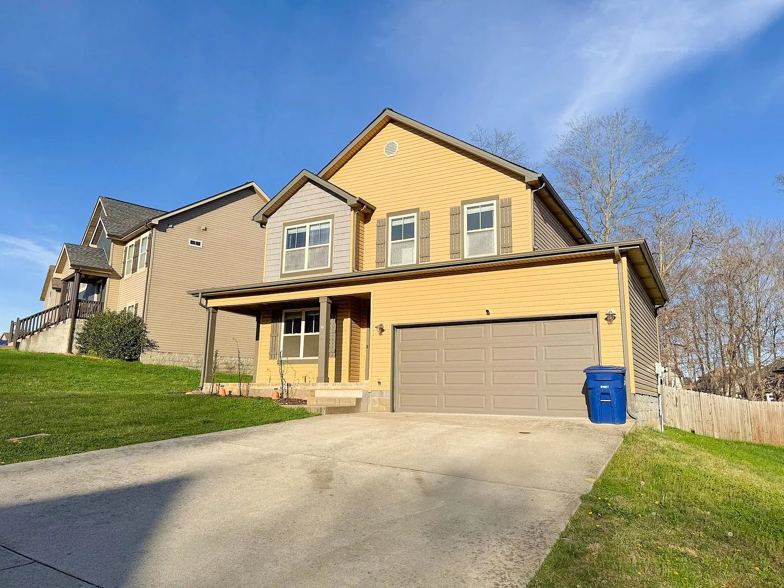 3 bed, 2.5 bath, 1782 sqft, $2,100 — Photo 2
