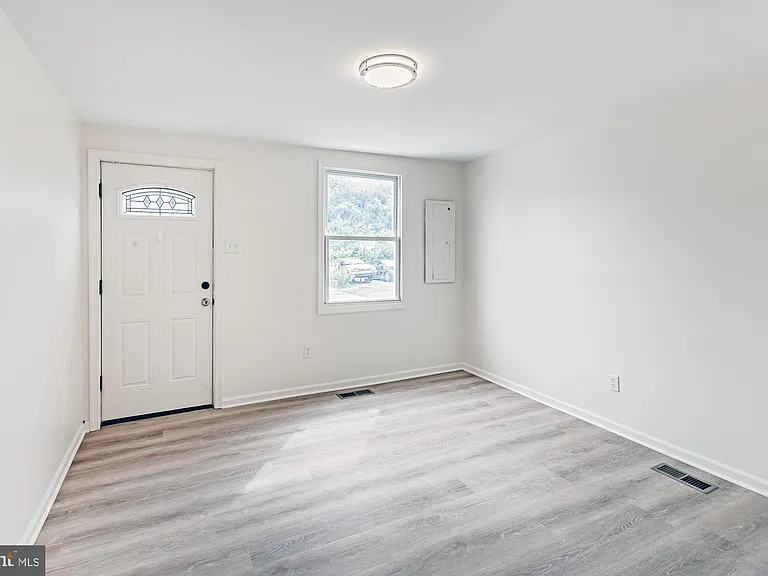 1010 Clayton St — Photo 3