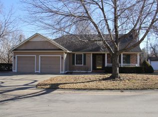 38 Arrowhead Dr, Lexington, MO 64067