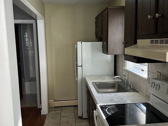 5th image of 228 Northampton St APT 2