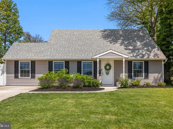 15 Cobalt Ridge Dr S, Levittown, PA 19057