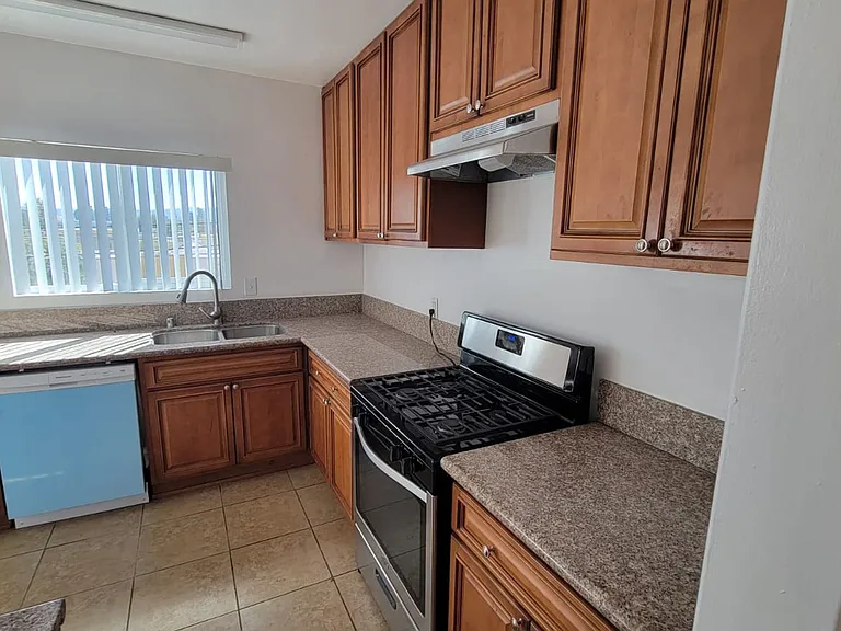 13129 OXNARD — Photo 14
