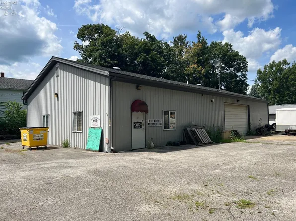 823 E Center St #1/2, Bellevue, OH 44811