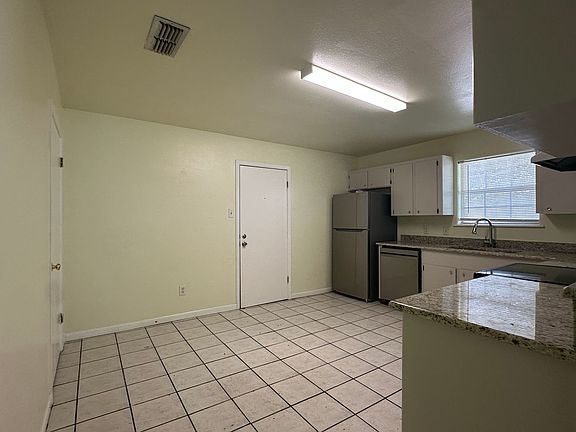 2nd image of 314 Easy St #B