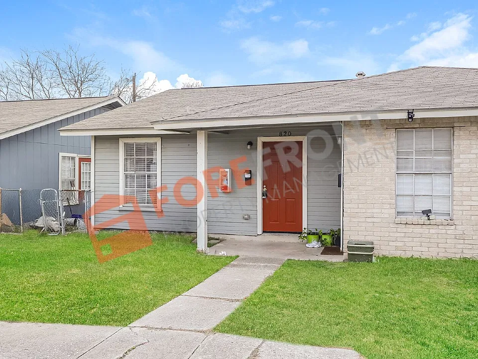 820 W Olmos Dr
