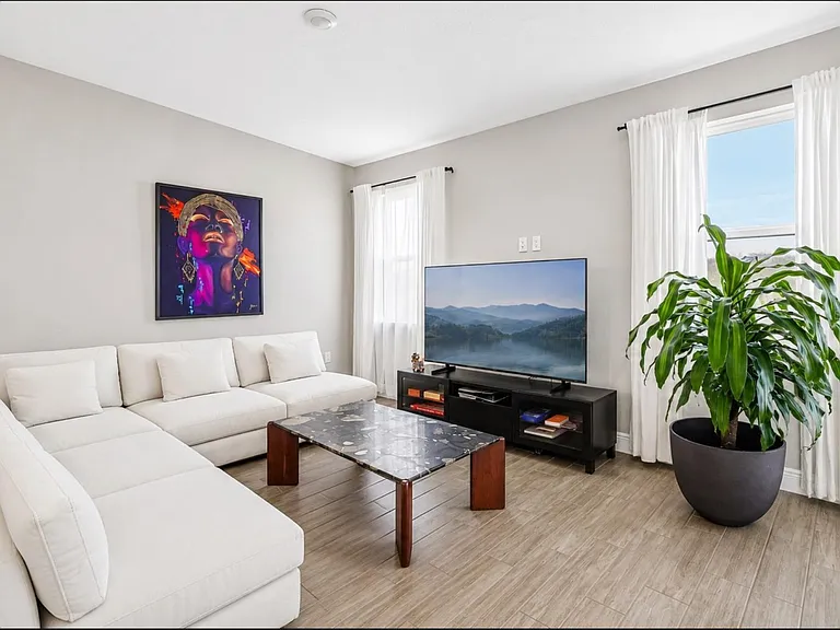 5282 Neil Dr — Photo 8