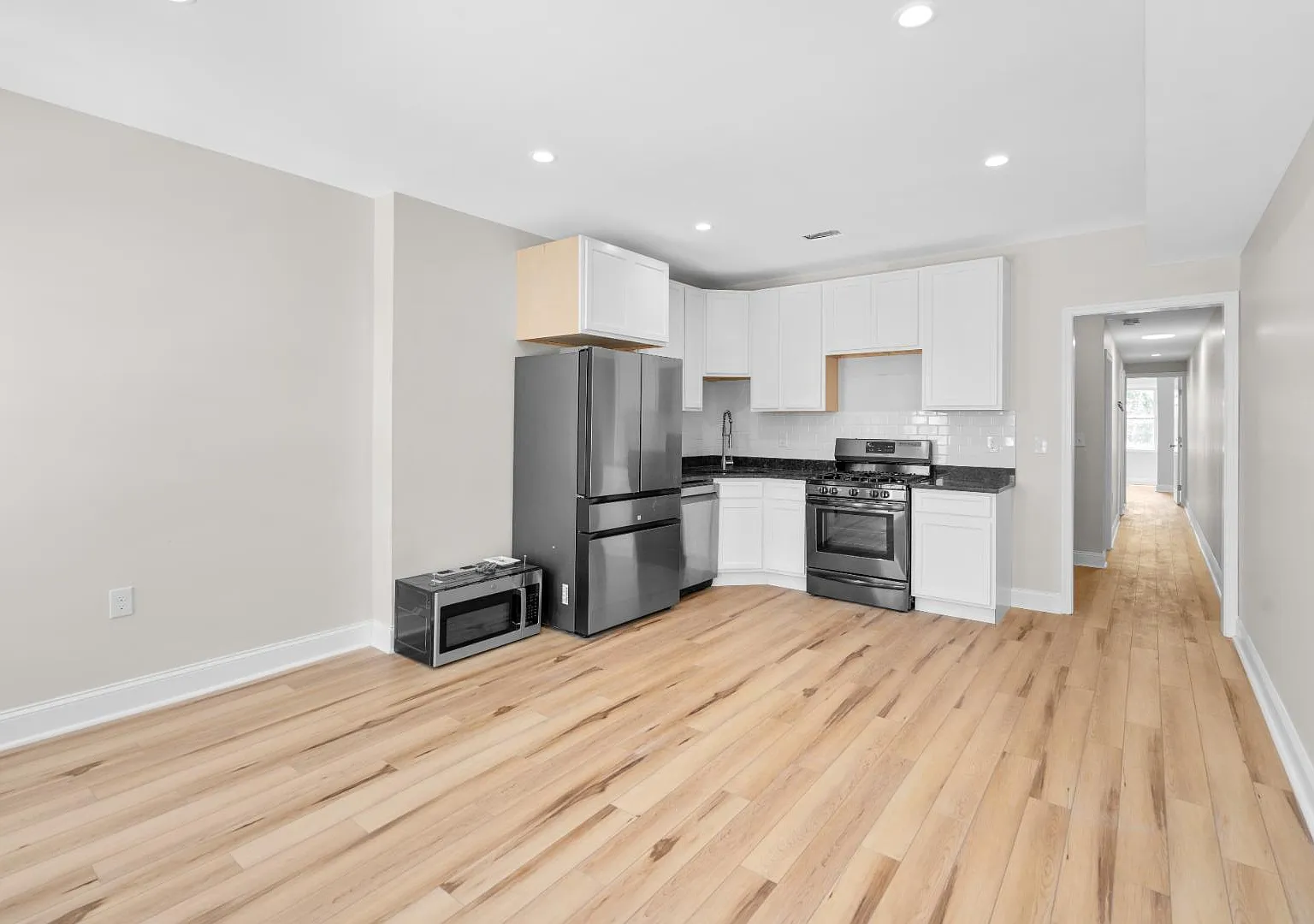 4 bed, 1200 sqft, $2,150 — Photo 4