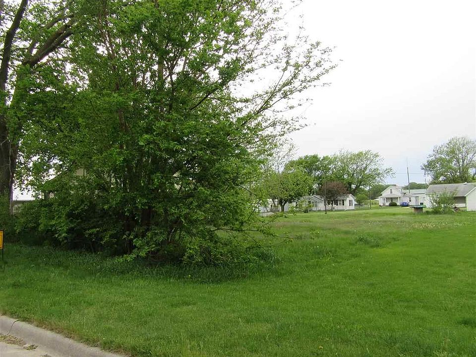 2nd image of 608 S Ash St