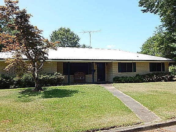2nd image of 1004 Pinehurst Dr