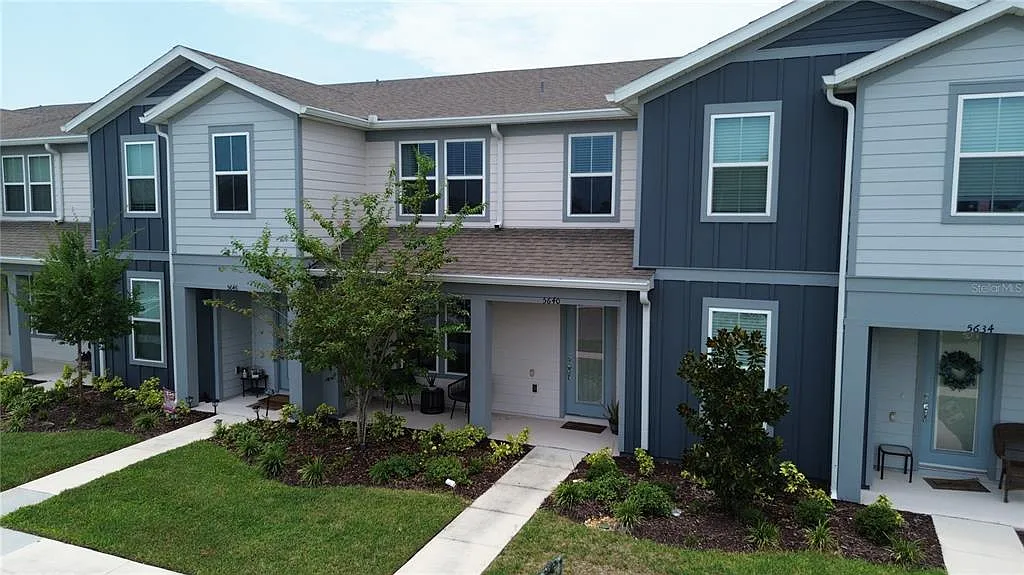 3 bed, 2.5 bath, 1652 sqft, $2,600 — Photo 2