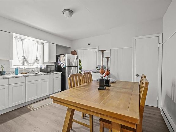 5th image of 35 Laurel St