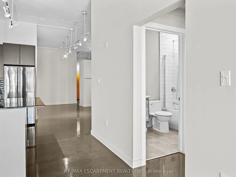 66 Bay St S #614 — Photo 20