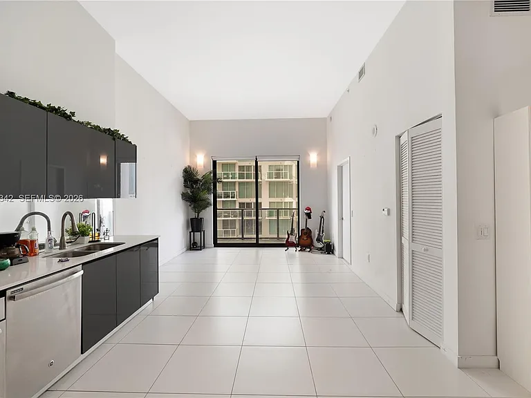 31 SE 6th St #2706 — Photo 10