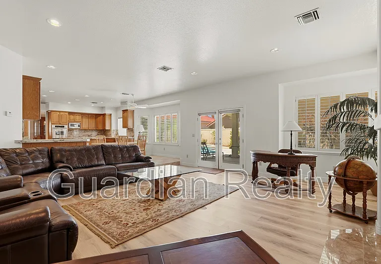1888 Woodhaven Dr — Photo 10