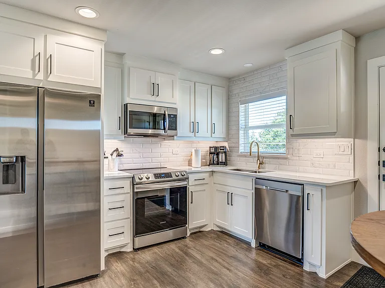 2114 Tucker St — Photo 10