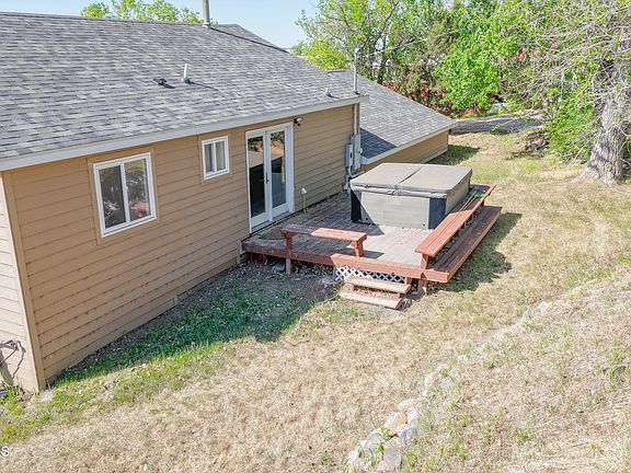 3rd image of 206 32nd Ave W