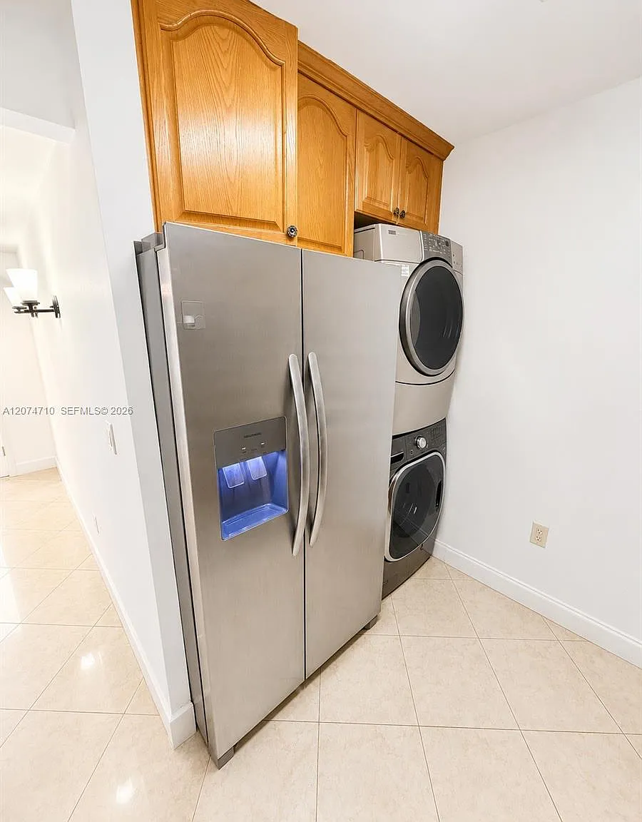 Rozland Condo — Photo 3