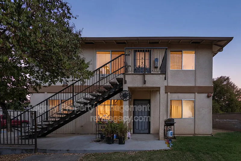 2 bed, 2.0 bath, $1,595 — Photo 2