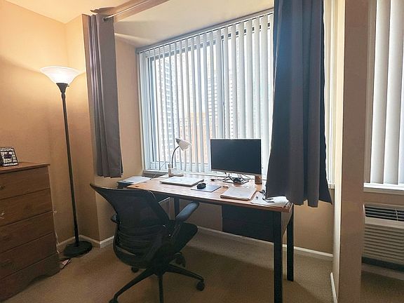 5th image of 211 E Ohio St APT 1605