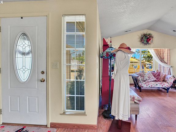 2nd image of 10401 NE 73rd St