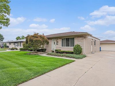 29832 Autumn Ln, Warren, MI, 48088