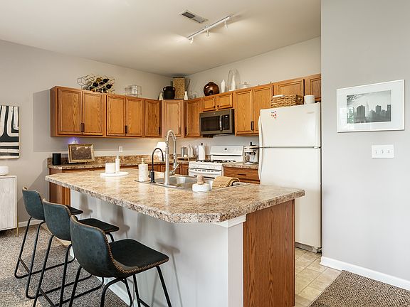 4th image of 1630 White Oak Trl #0